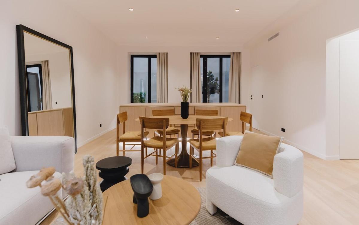 Appartamento Large And Calm 2br With Ac & Patio Parigi