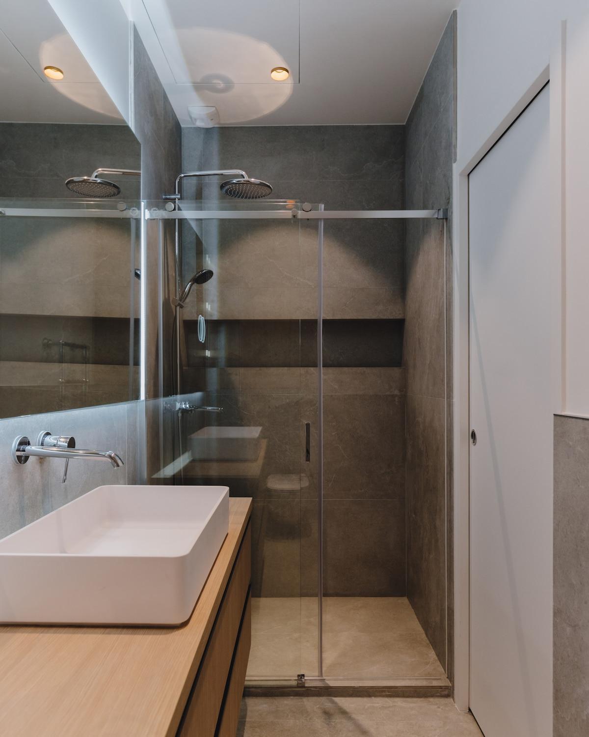 Appartamento Large And Calm 2br With Ac & Patio Parigi